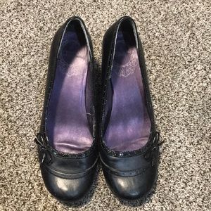 Cute black Vigoss pumps with bow